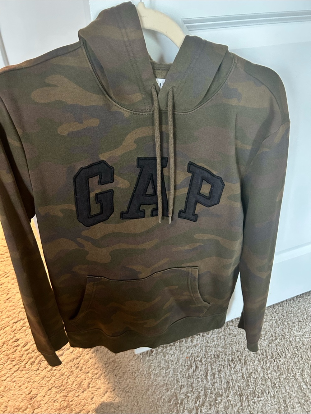 GAP Women’s Camo Logo Hoodie - Olive Green